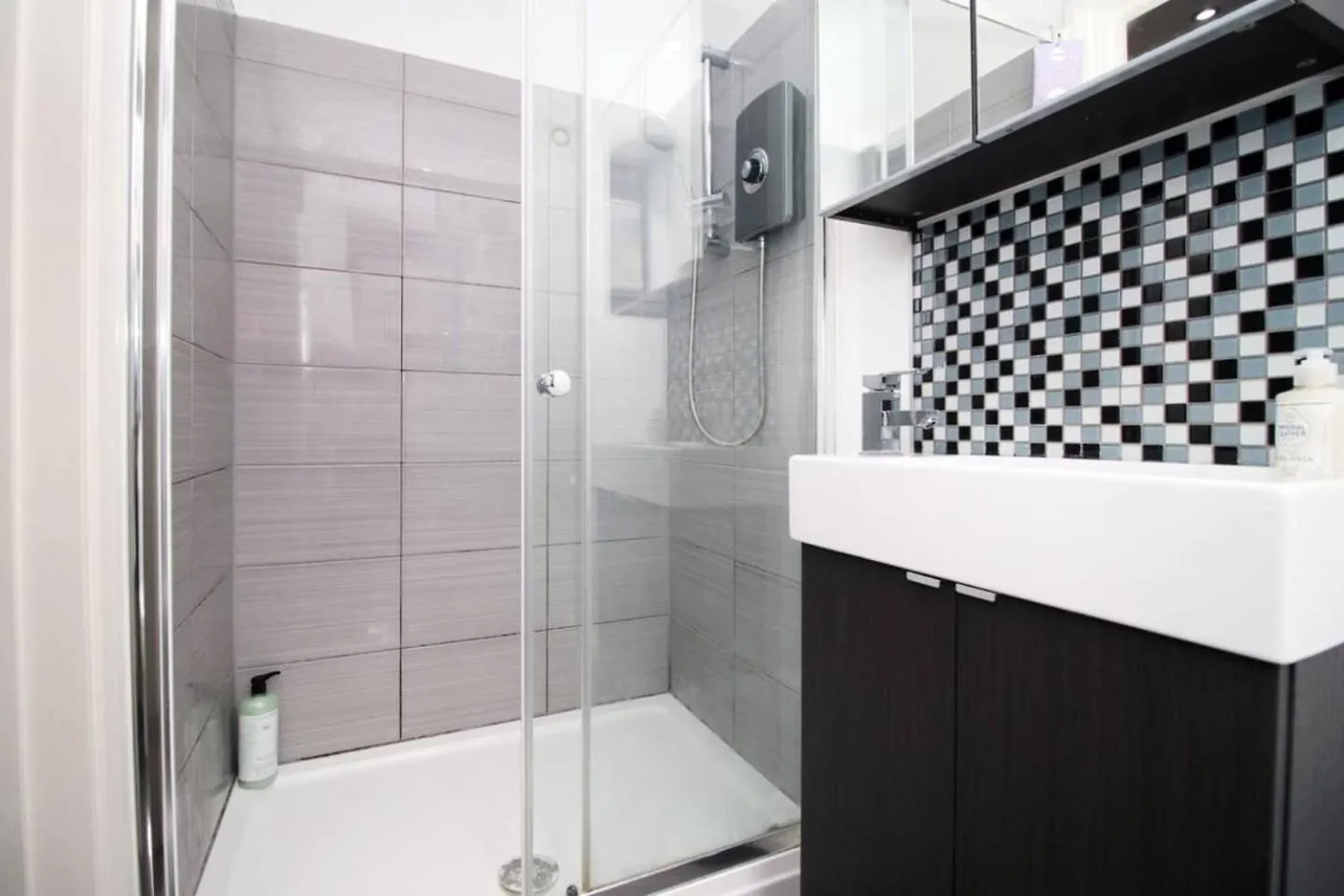 Cosy, Modern & Comfortable Studio Cardiff Apartman